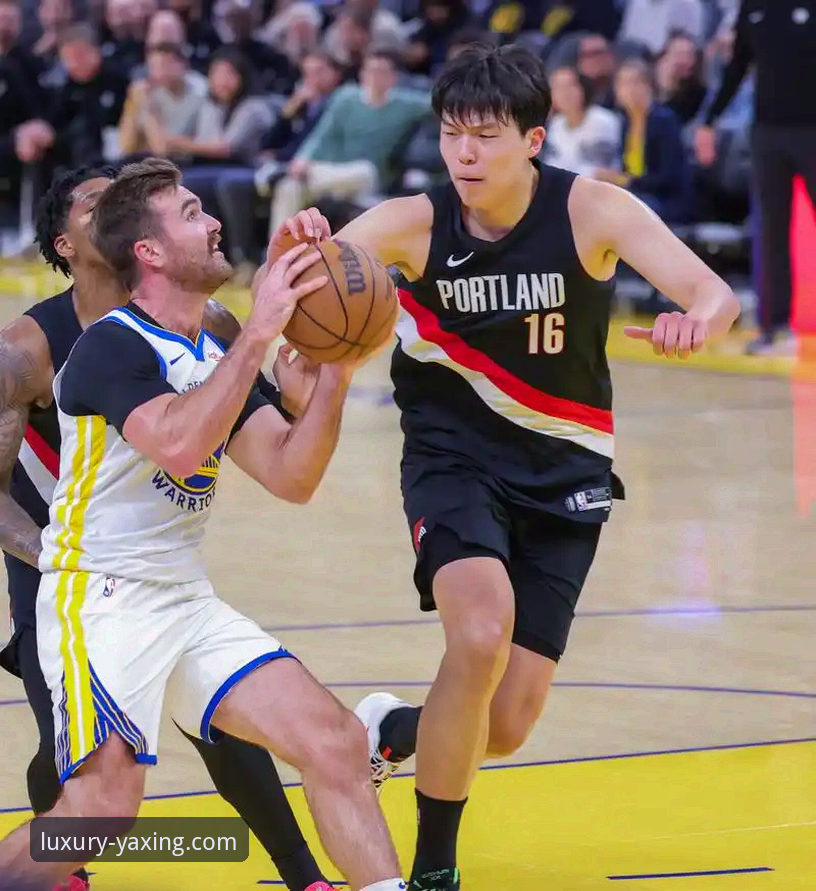 亚星娱乐怎么样 勇士险胜火箭:一场加时鏖战与流畅观赛体验的对比